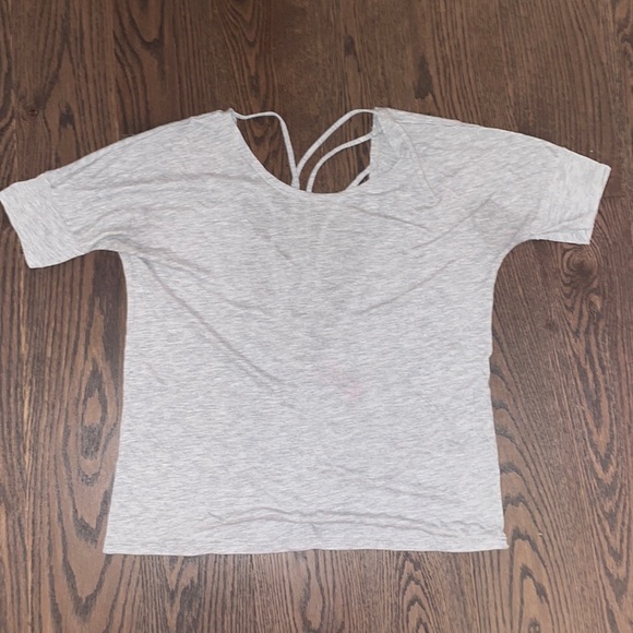 La Senza loose fitting top, mostly open back with stringy design. - Picture 1 of 2